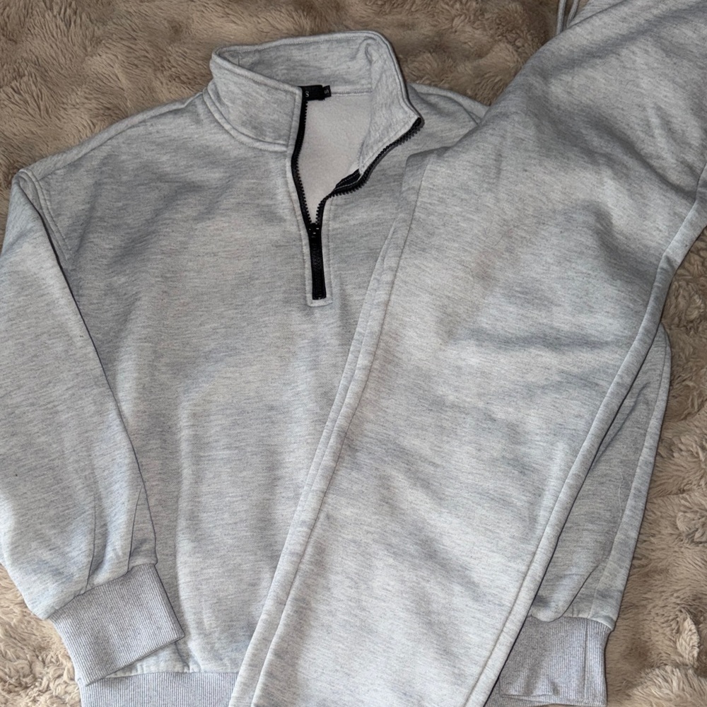 Women’s Gray Half-Zip Sweatshirt set!! Only worn twice!!